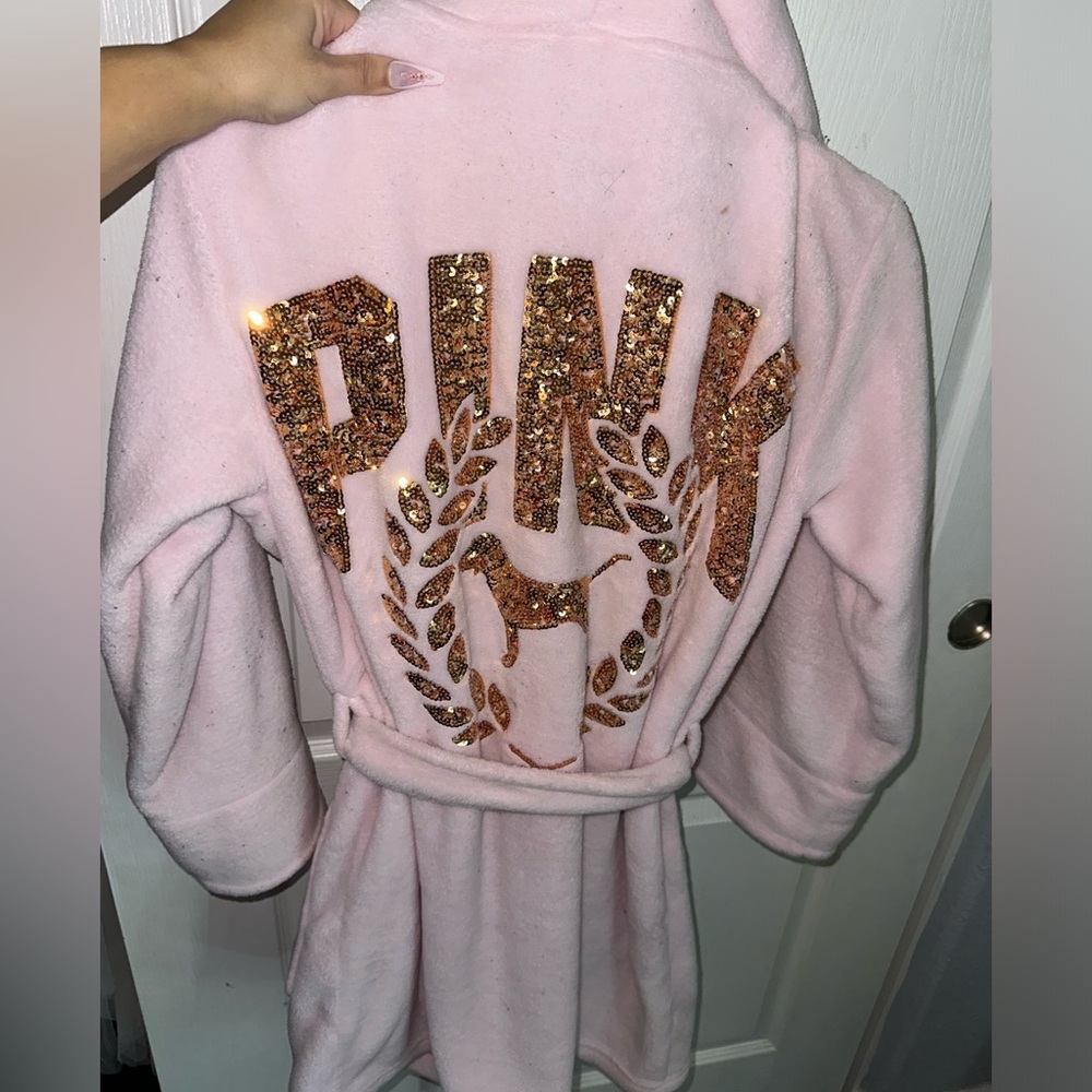 PINK VS Robe